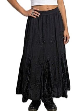 VTG Arella Black Embroidered Velvet Gored Midi Skirt Renfair Whimsigoth Fairy
